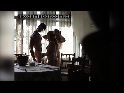 ❤️ Els amics sexuals conviden un home gegant i un trio amb ell ❤️ Súper sexe al ca.sexflashgame.ru ❤