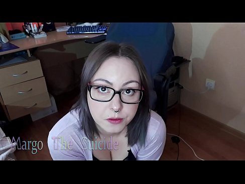 ❤️ Noia sexy amb ulleres xucla un consolador profundament davant la càmera ❤️ Súper sexe al ca.sexflashgame.ru ❤