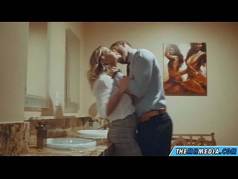 ❤️ Quan una rossa tetona et sedueix en un lavabo públic ❤️ Súper sexe al ca.sexflashgame.ru ❤